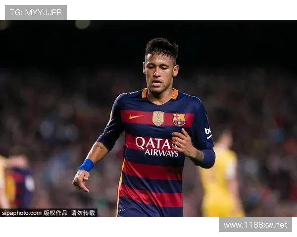 内马尔在巴萨与巴黎体系中的作用对比：核心权重如何变化