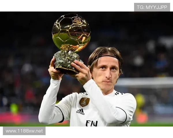 莫德里奇 vs 哈维:两代中场大师的风格对比