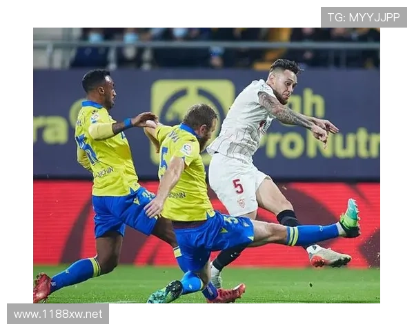 拜仁内部裂痕加剧,高层与主帅的权力之争如何毁掉争冠前景?