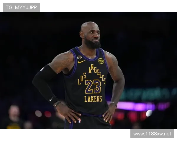 勒布朗家里的私人影院比我这辈子工资都高，真是看球还是看豪宅？