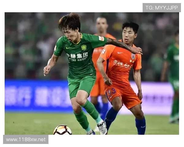 胡尔克边路高速突破如何持续压制防线并提升传中威胁？